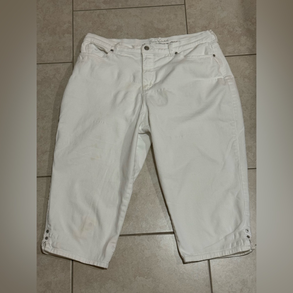 Gloria Vanderbilt Size 16 “Amanda” Capri Pants